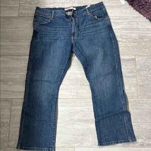 Wrangler Men's Straight-Leg Mid Wash Jeans